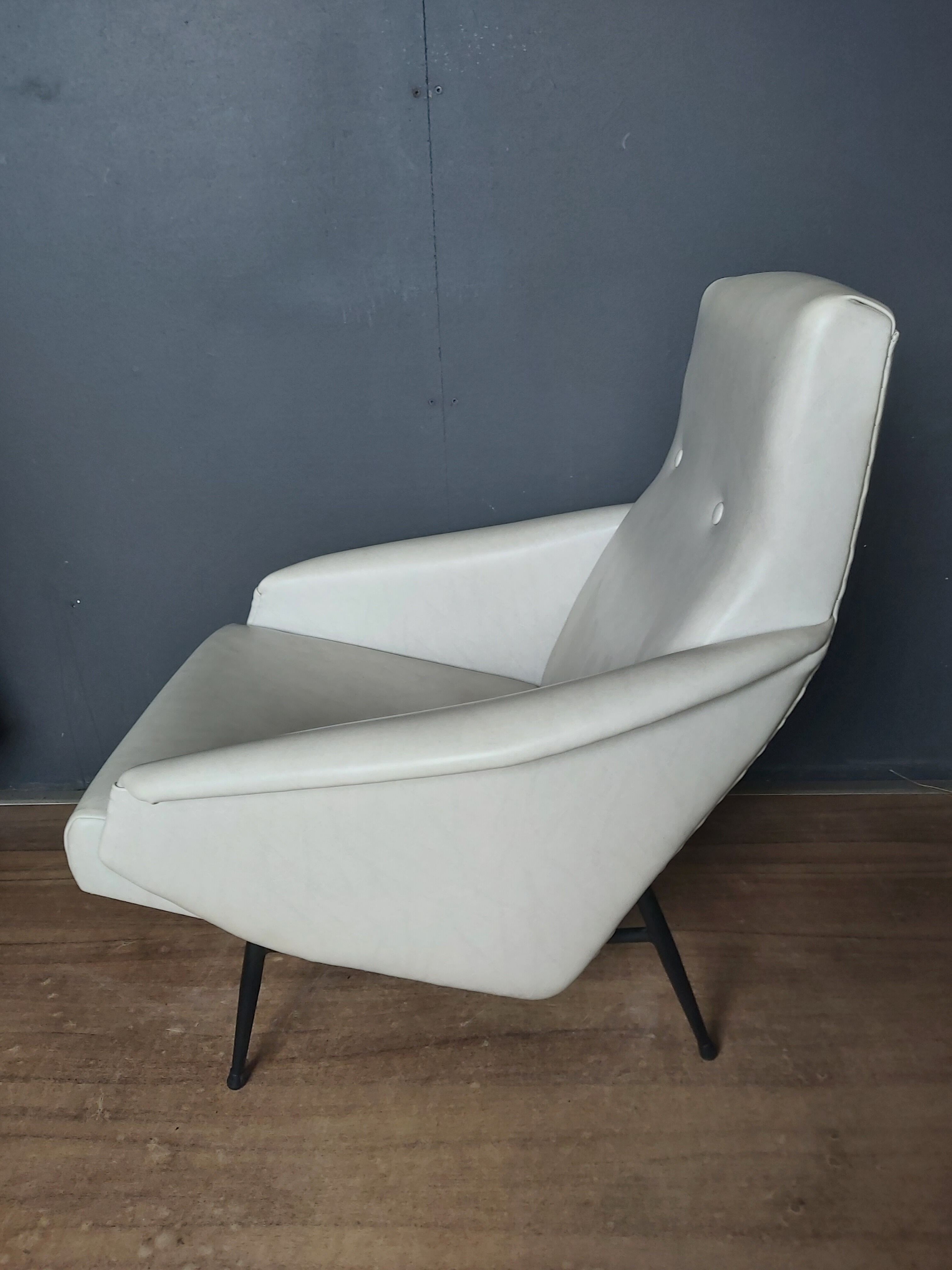 Fauteuil skaï années 50