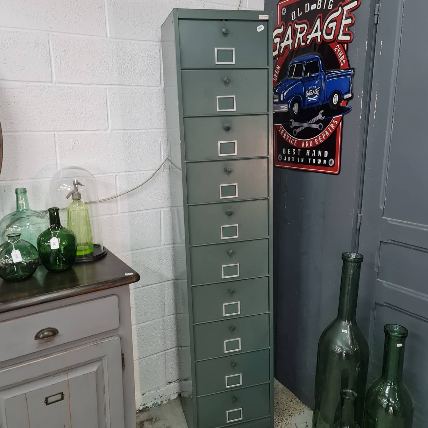 Old clamshell column, superb original color