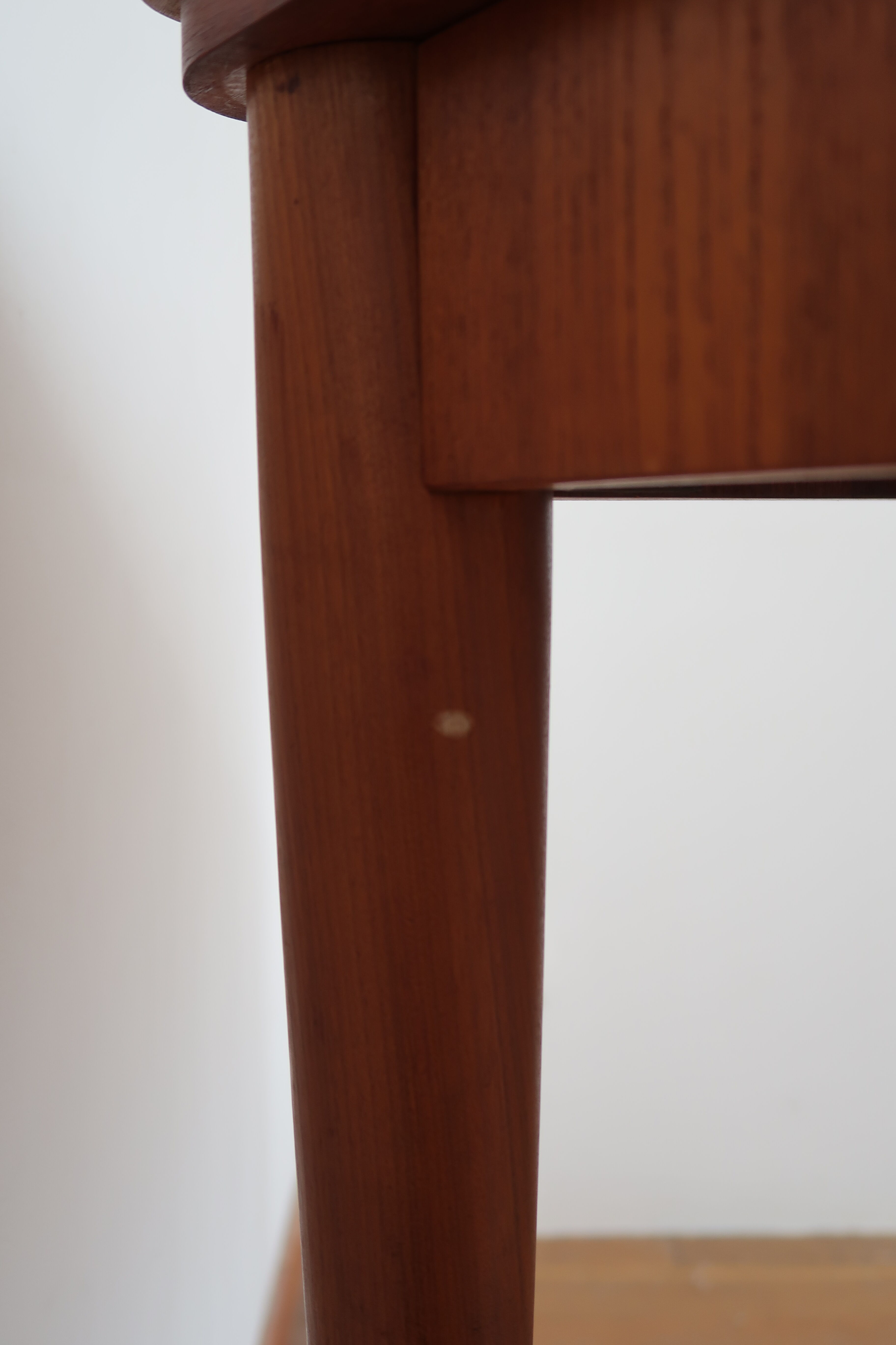 Scandinavian stretch teak table