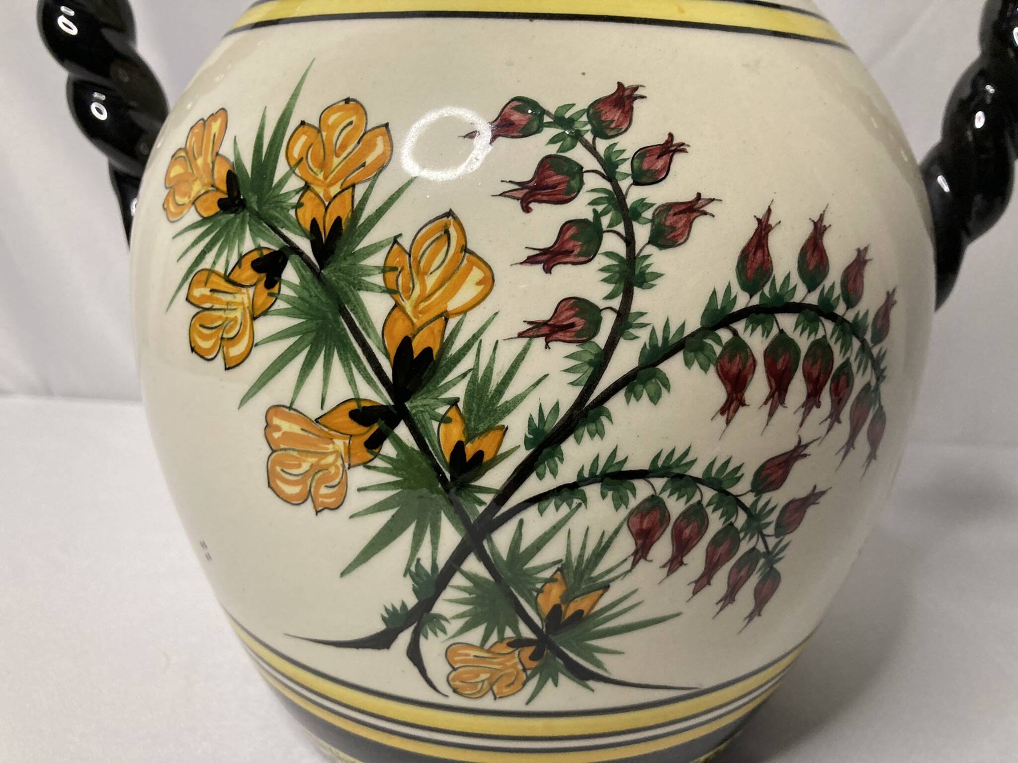 Quimper henriot, pot-bellied vase with twisted handles 1959