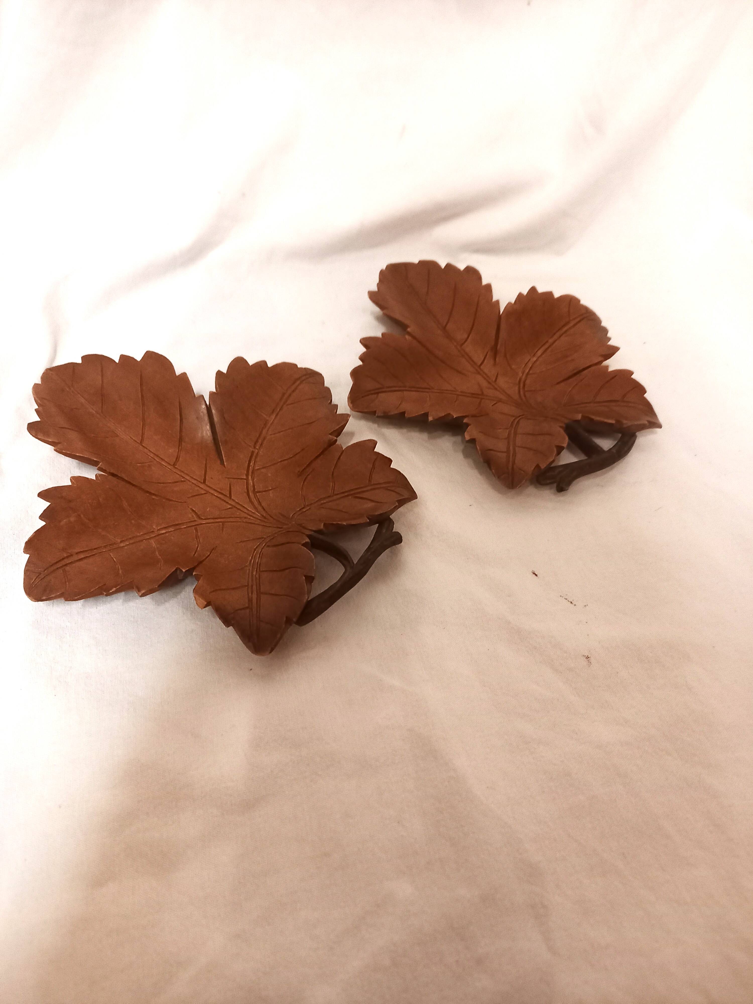Empty pocket, wooden bowl, vine leaf, craft, vintage
