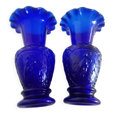 Paire de petits (12cm) vases corolle- verre bleu cobalt au héron - Portieux