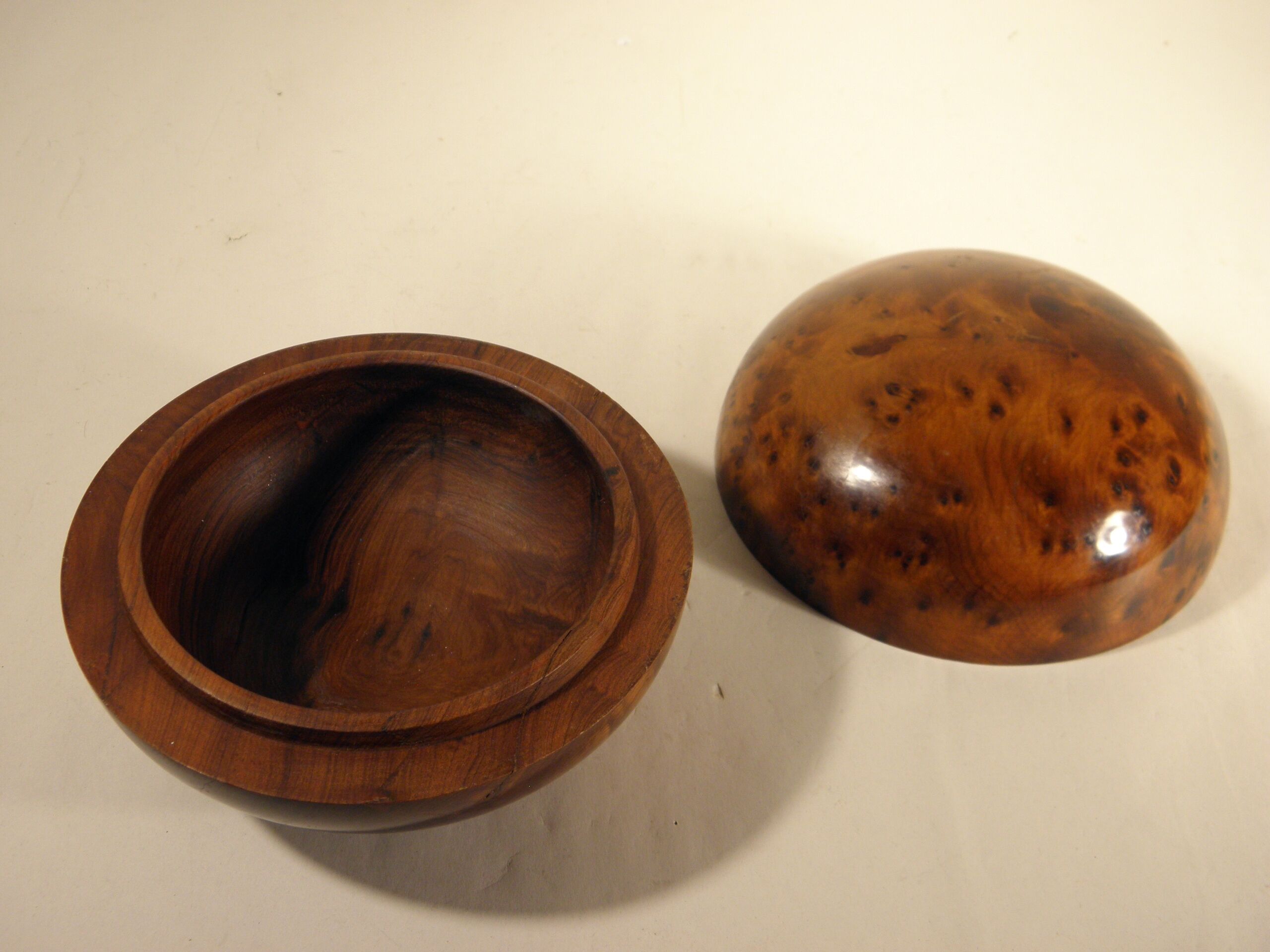 Cedar magnifying glass box