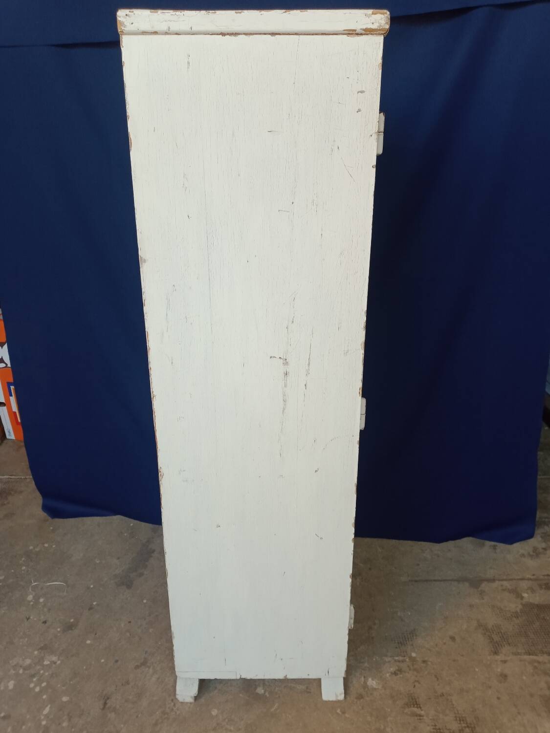 Parisian type storage unit with one door