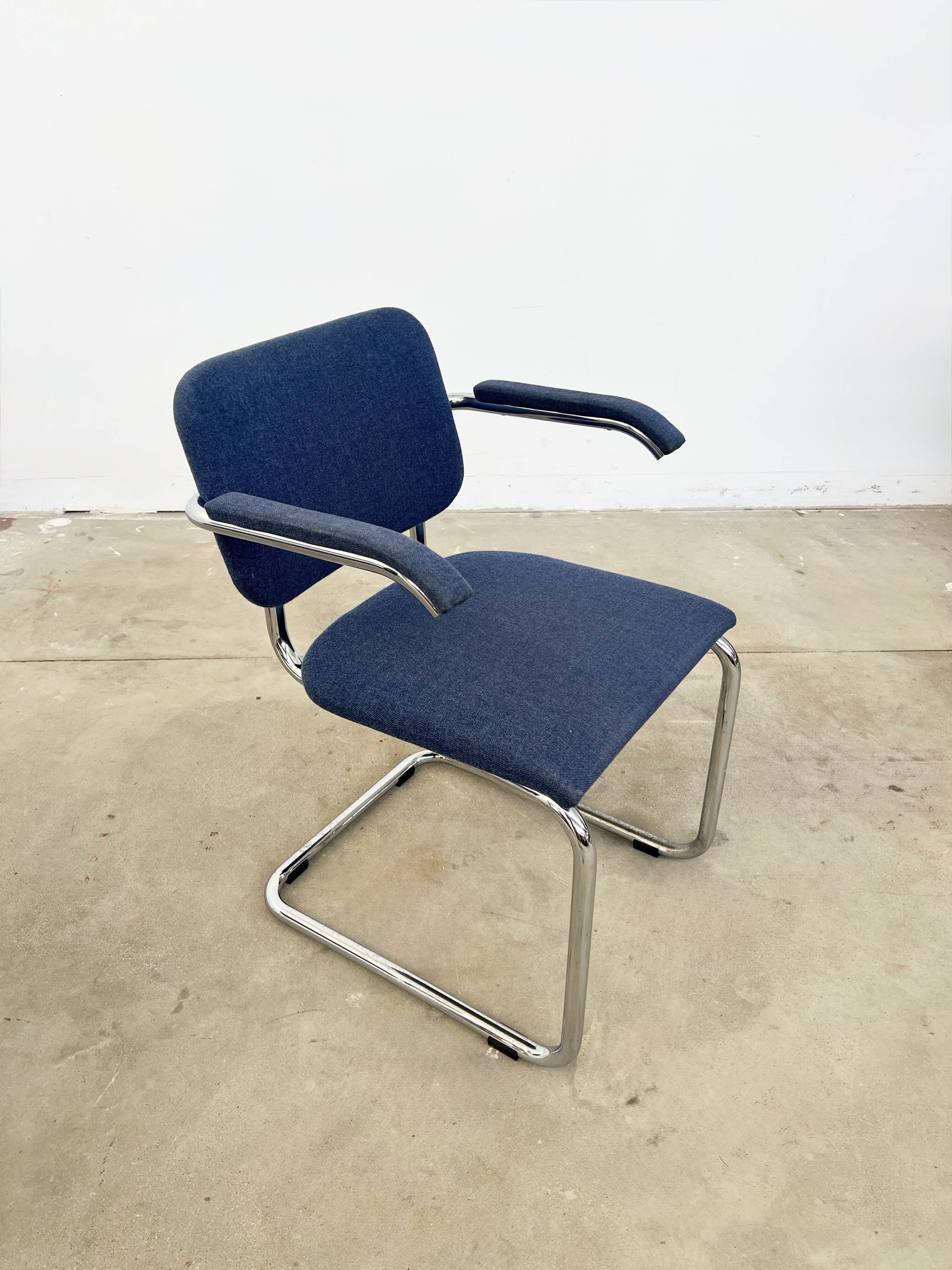Paire fauteuils Marcel Breuer B64 Knoll tissu bleu