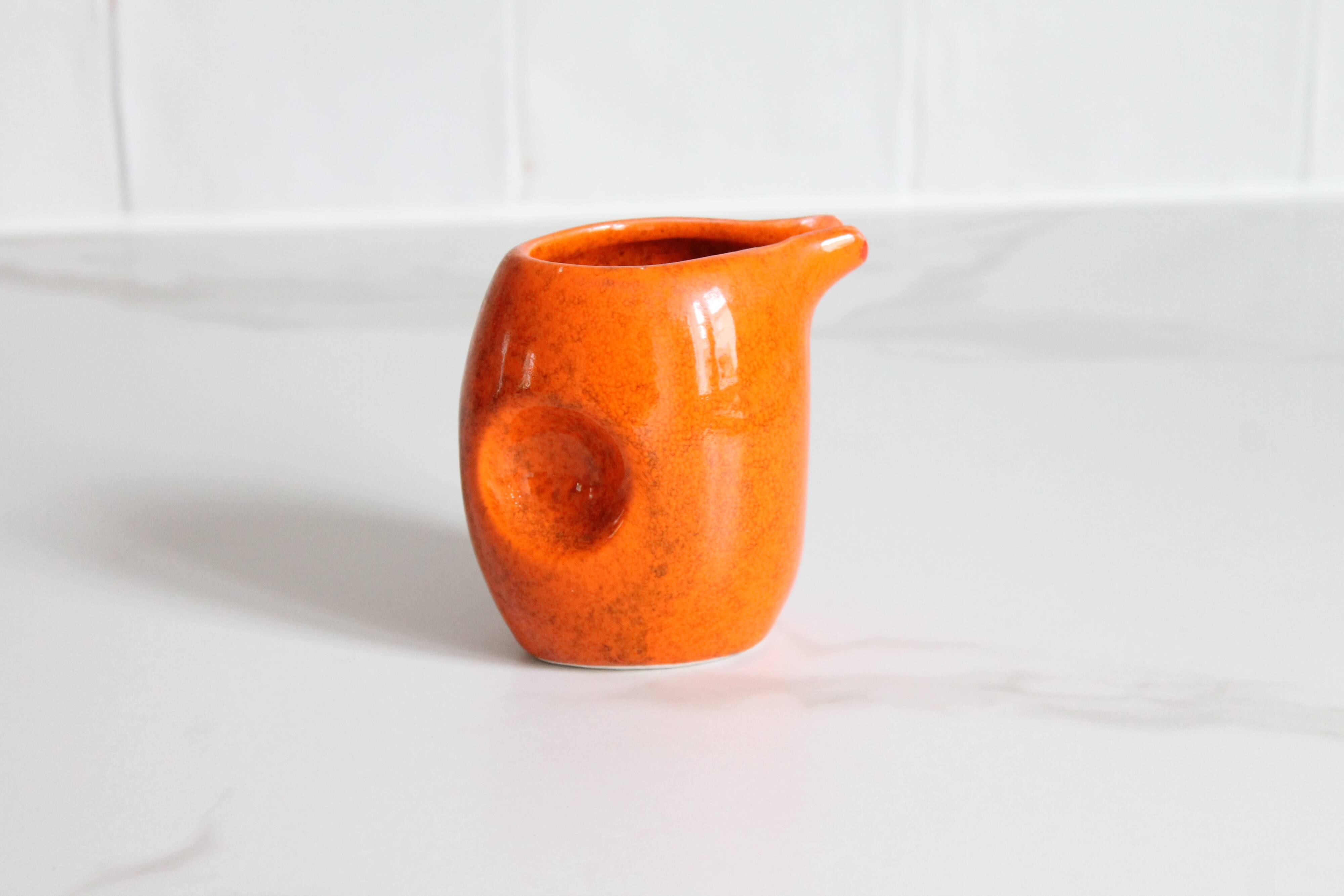 Petit pichet en céramique orange des années 70