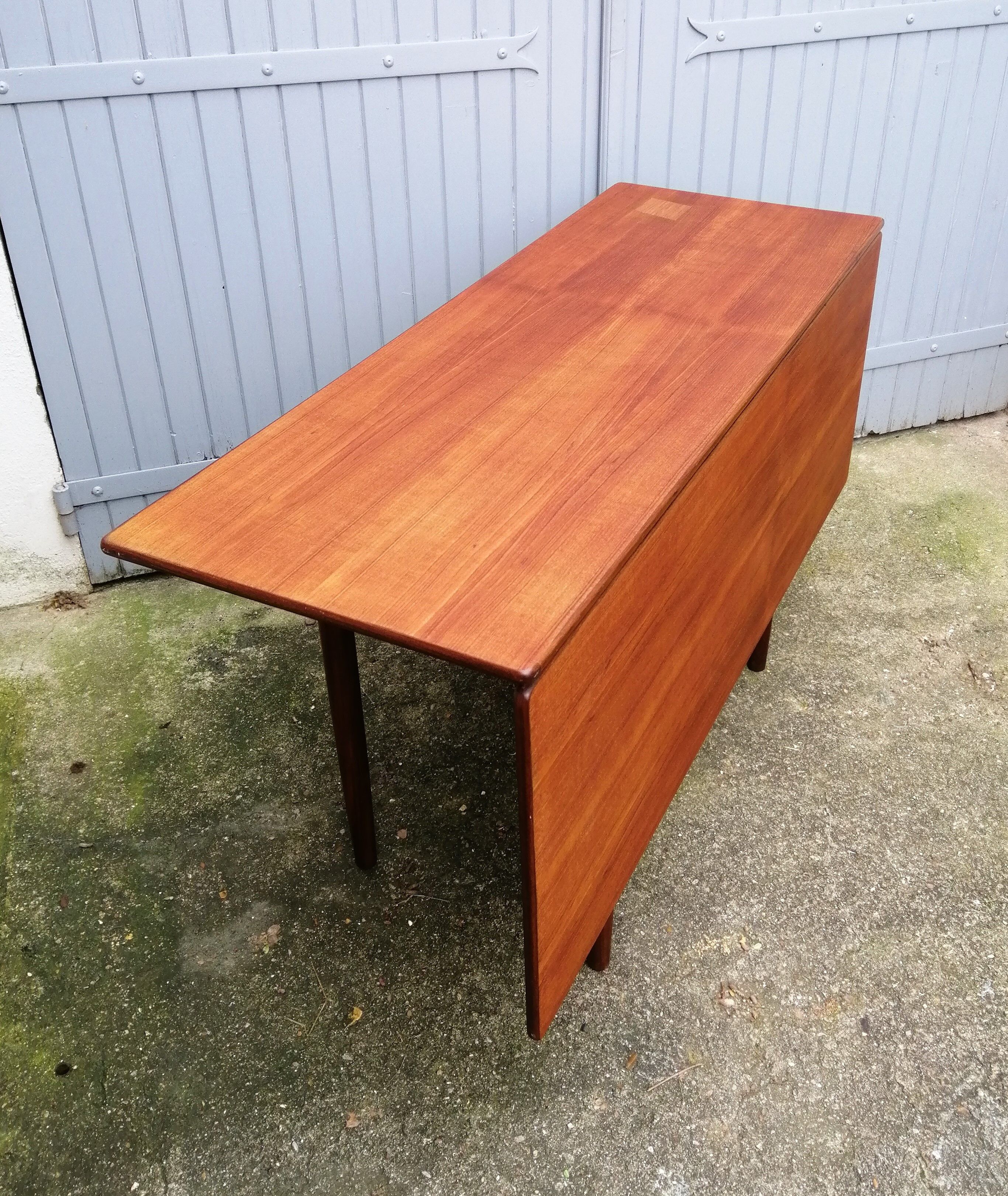 Dining table by Ib Kofod Larsen of the 60s