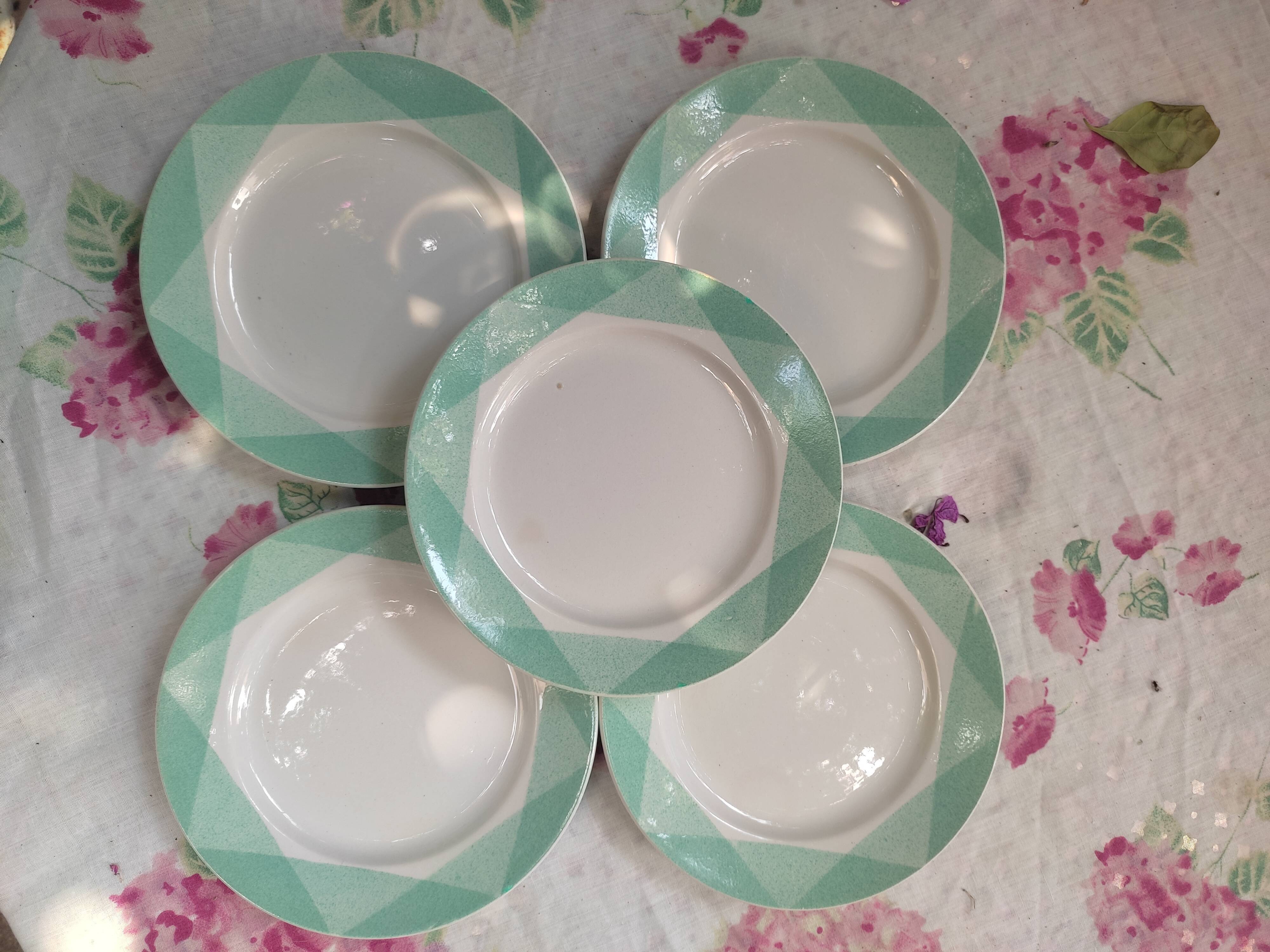 5 retro plates in Badonviller earthenware