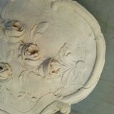 Louis XVI pediment with plaster low relief roses