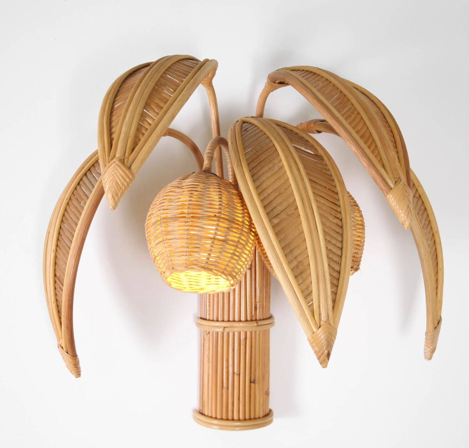 Paire d’appliques « cocotier/palmier » en rotin