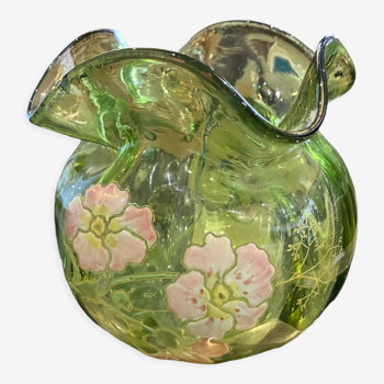 Vase en verre émaillé à décor de fleurs