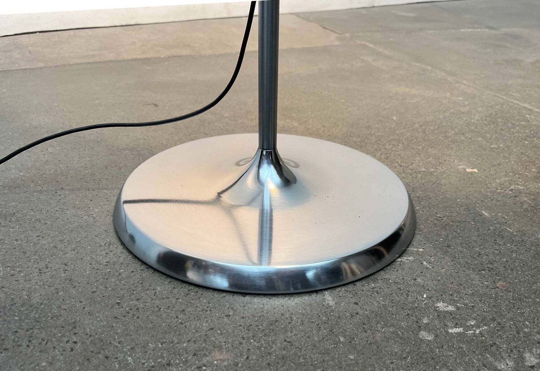 Lampe sur pied minimaliste de l’ère spatiale suisse du milieu du siècle par l'équipe SLZ pour Swisslamps International, années 1960