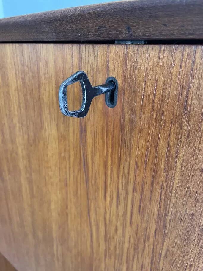 L. Van Teeffelen cupboard