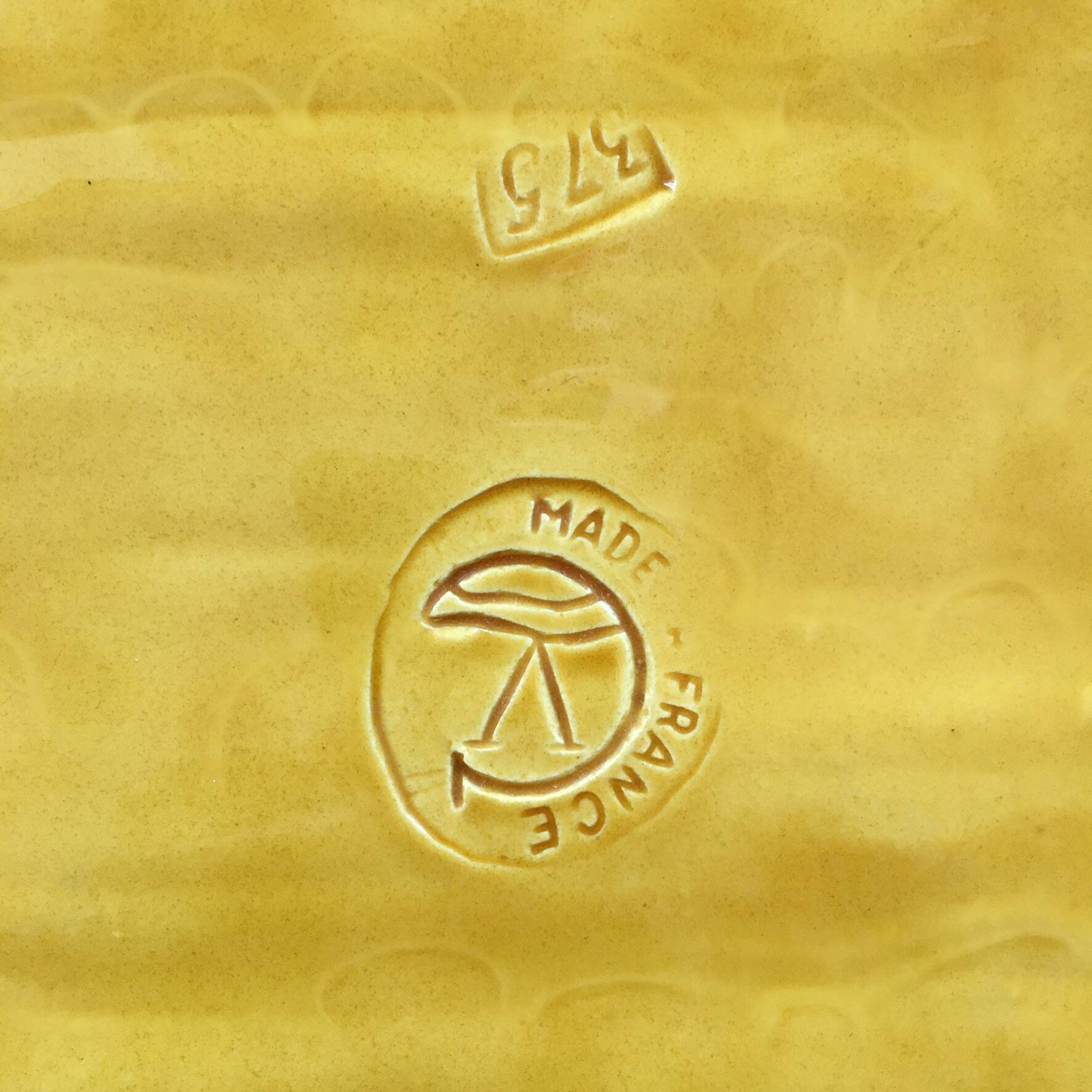 Straw-style slip tray