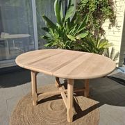 Renovated round table with extension