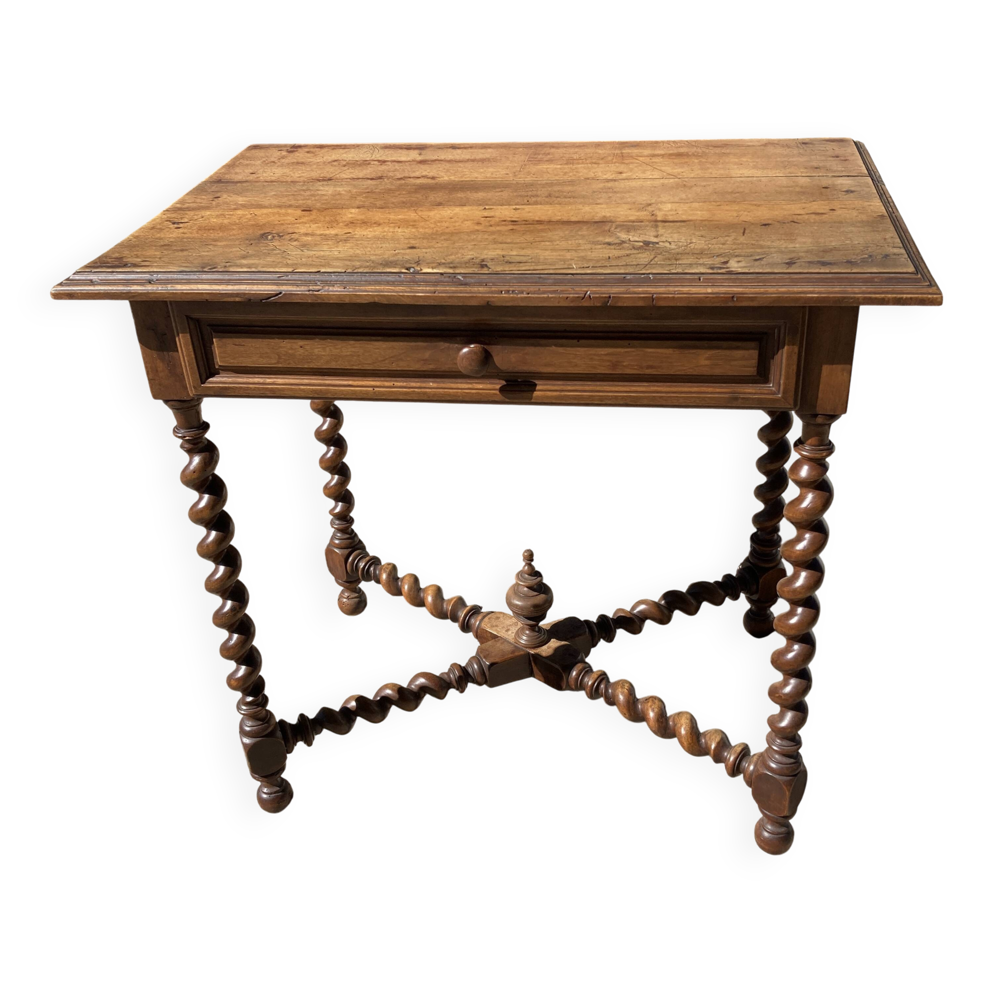 Bureau  entretoises et pieds torsadées - style Louis XIII