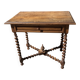 Bureau  entretoises et pieds torsadées - style Louis XIII