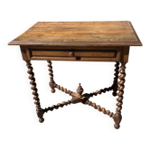 Bureau  entretoises et pieds torsadées - style Louis XIII