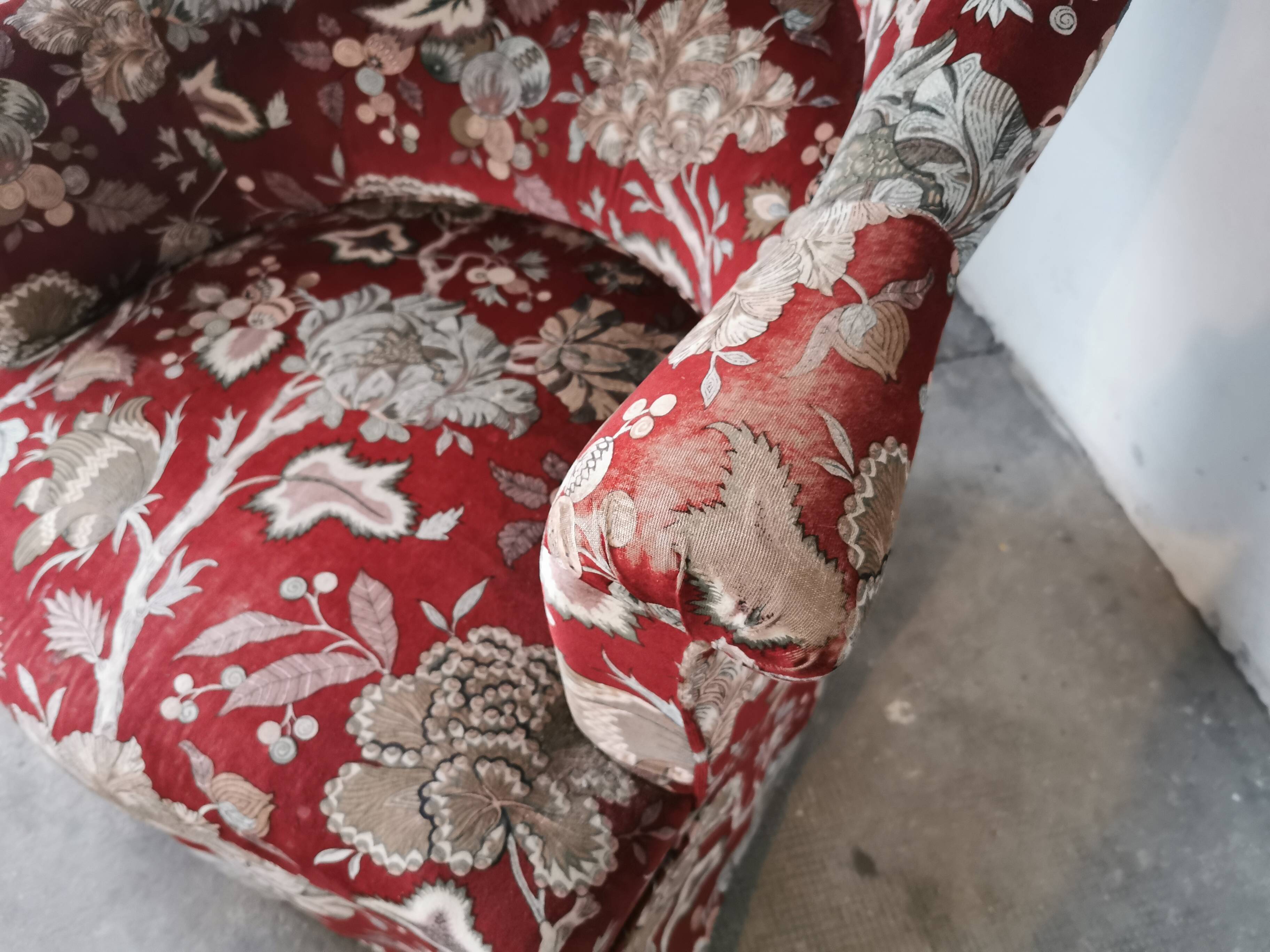 Velvet toad armchair