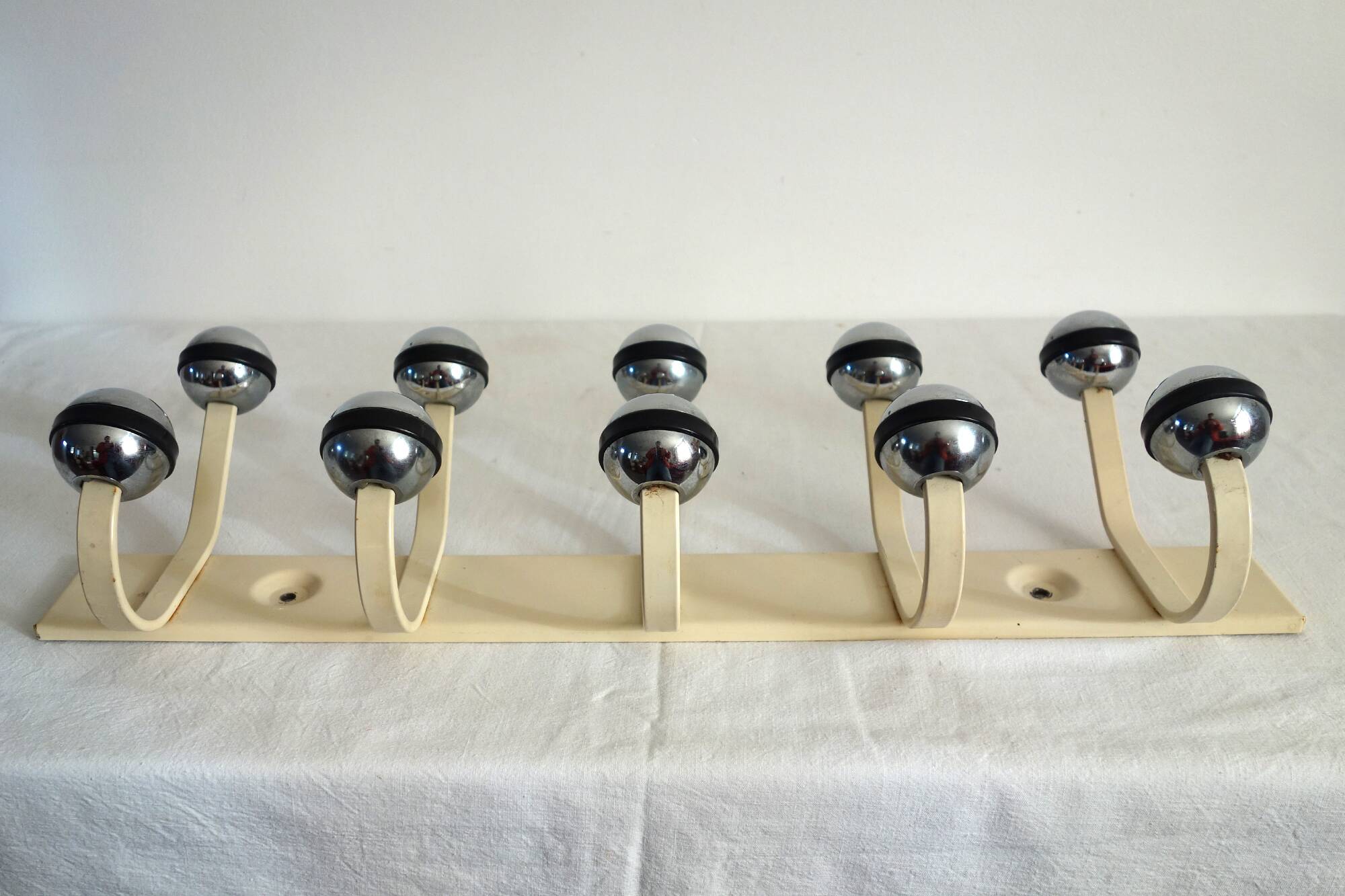 Wall-mounted coat rack with 10 vintage metal and chrome balls