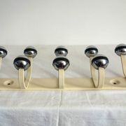 Porte manteaux mural 10 boules métal et chrome vintage