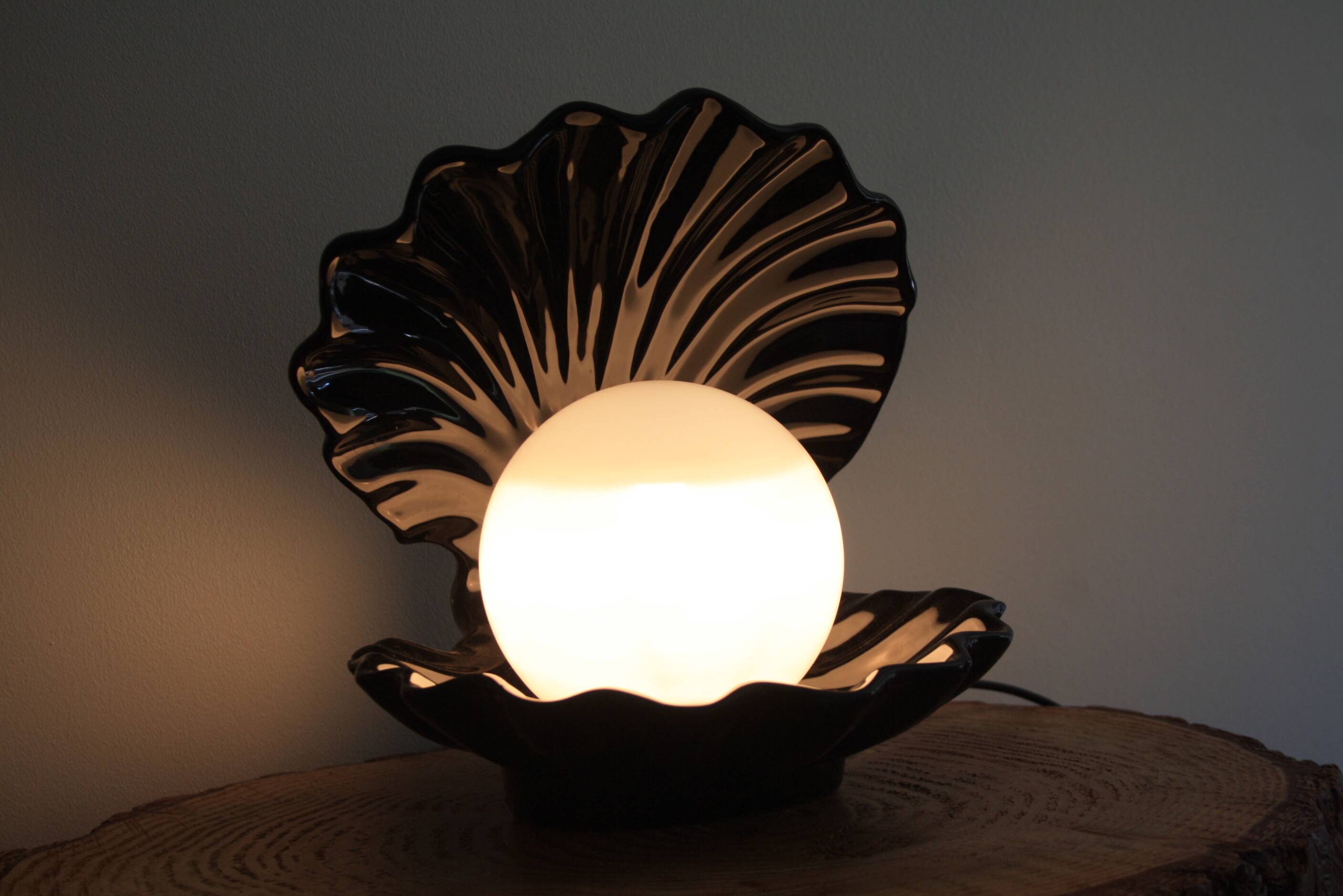 Shell lamp in ceramic and opaline