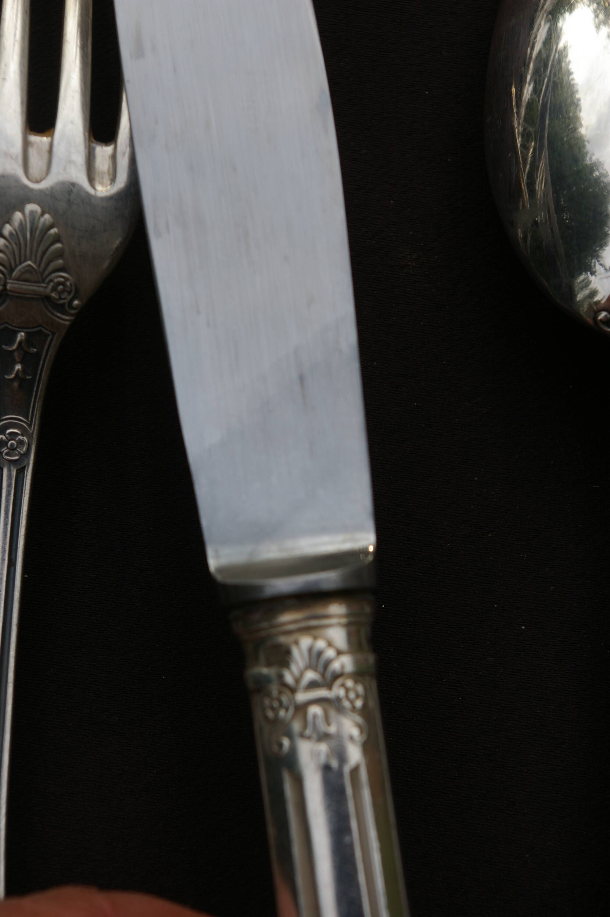 Empire style housewife in silver metal