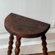 Tabouret tripode en bois tourné