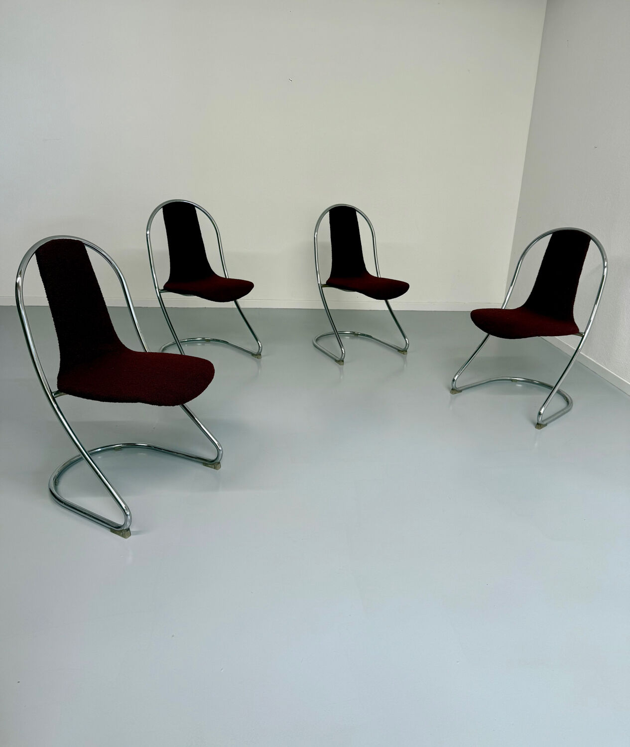 Set of 4 tubular chairs, Italian design, 70s vintage, Cantilever
