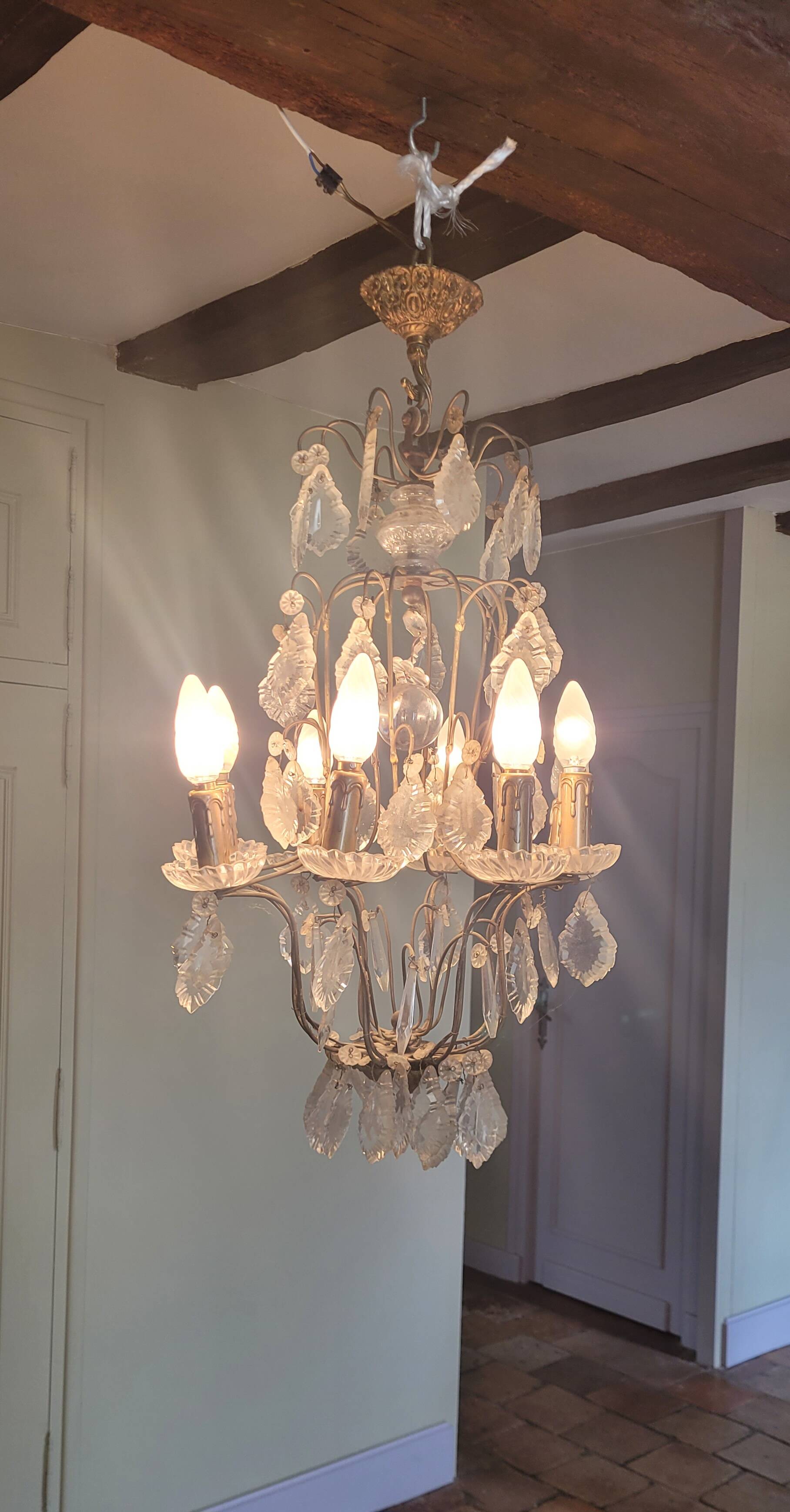 8-light chandelier