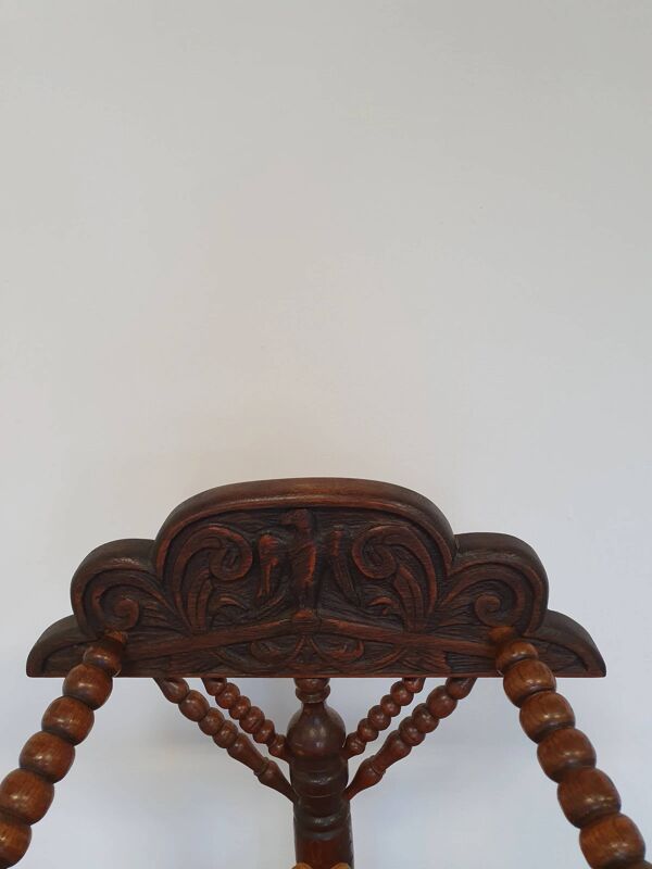 Chaise d'angle triangulaire hollandaise en bois tourné avec assise en jonc et fauteuil tricoté