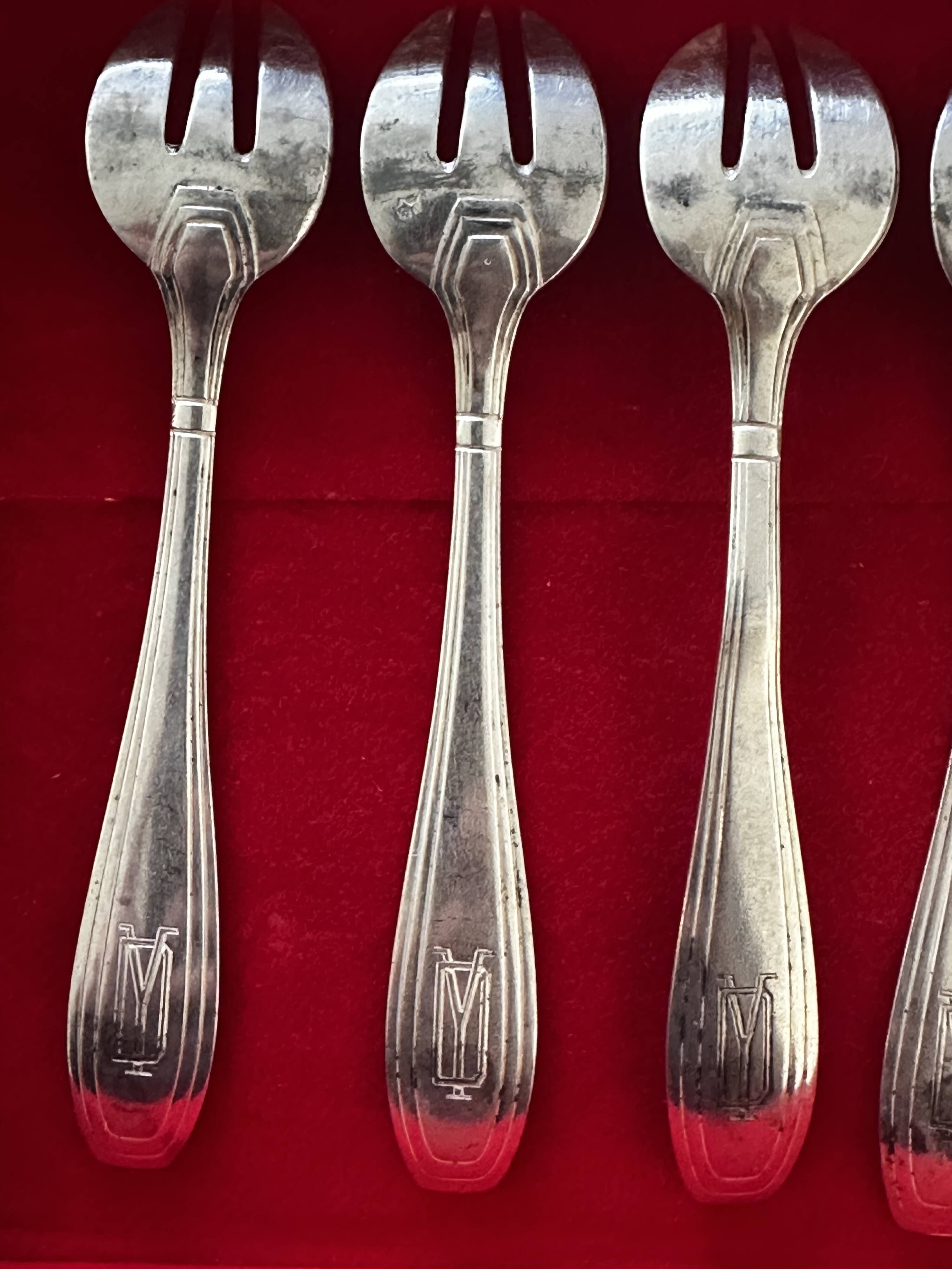 6 Oyster forks, Art Deco period 1930 - solid silver, initials YD