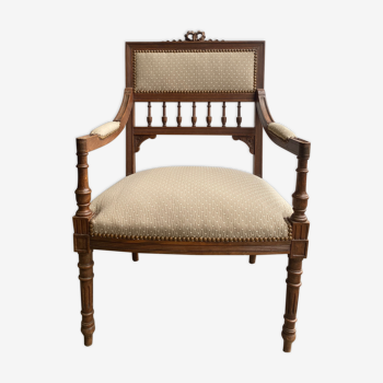 Fauteuil de style Louis XVI en noyer