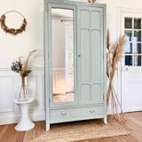 Armoire parisienne restaurée