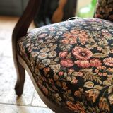 Fauteuil Voltaire ancien avec revêtement en tissu de qualité