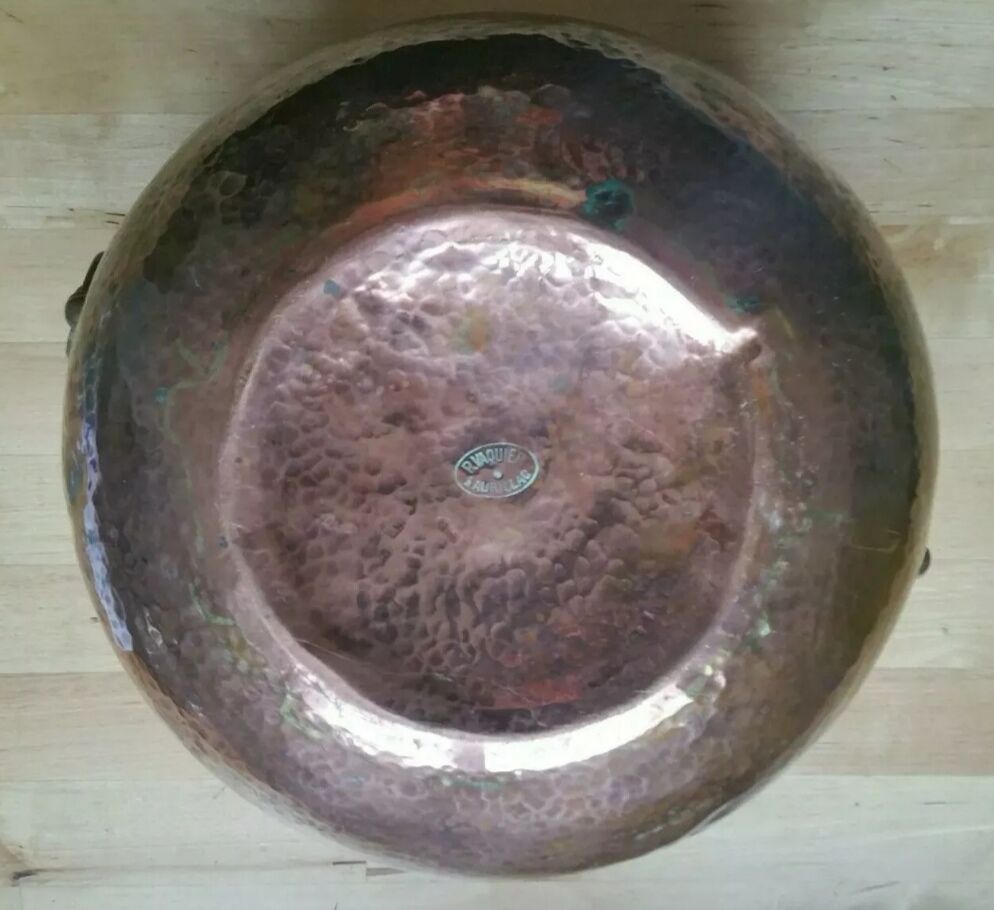 Copper lions head hide-and-seek