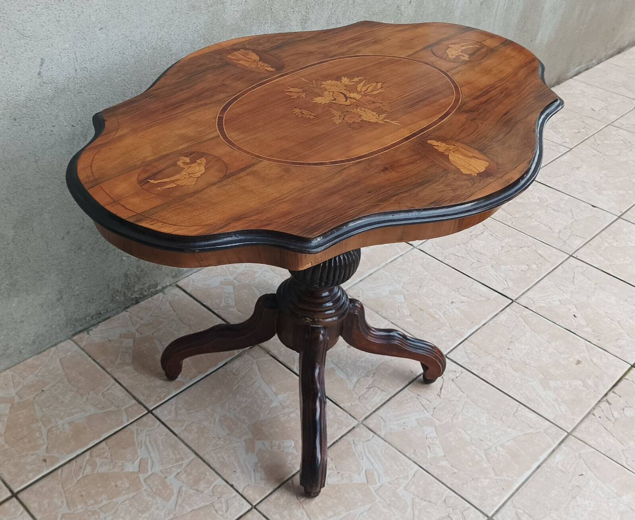 Table violon Napoléon III en ronce de noyer