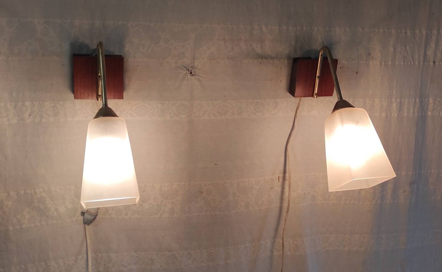 Vintage wall lights in wood, brass and glass - mid. 20th century