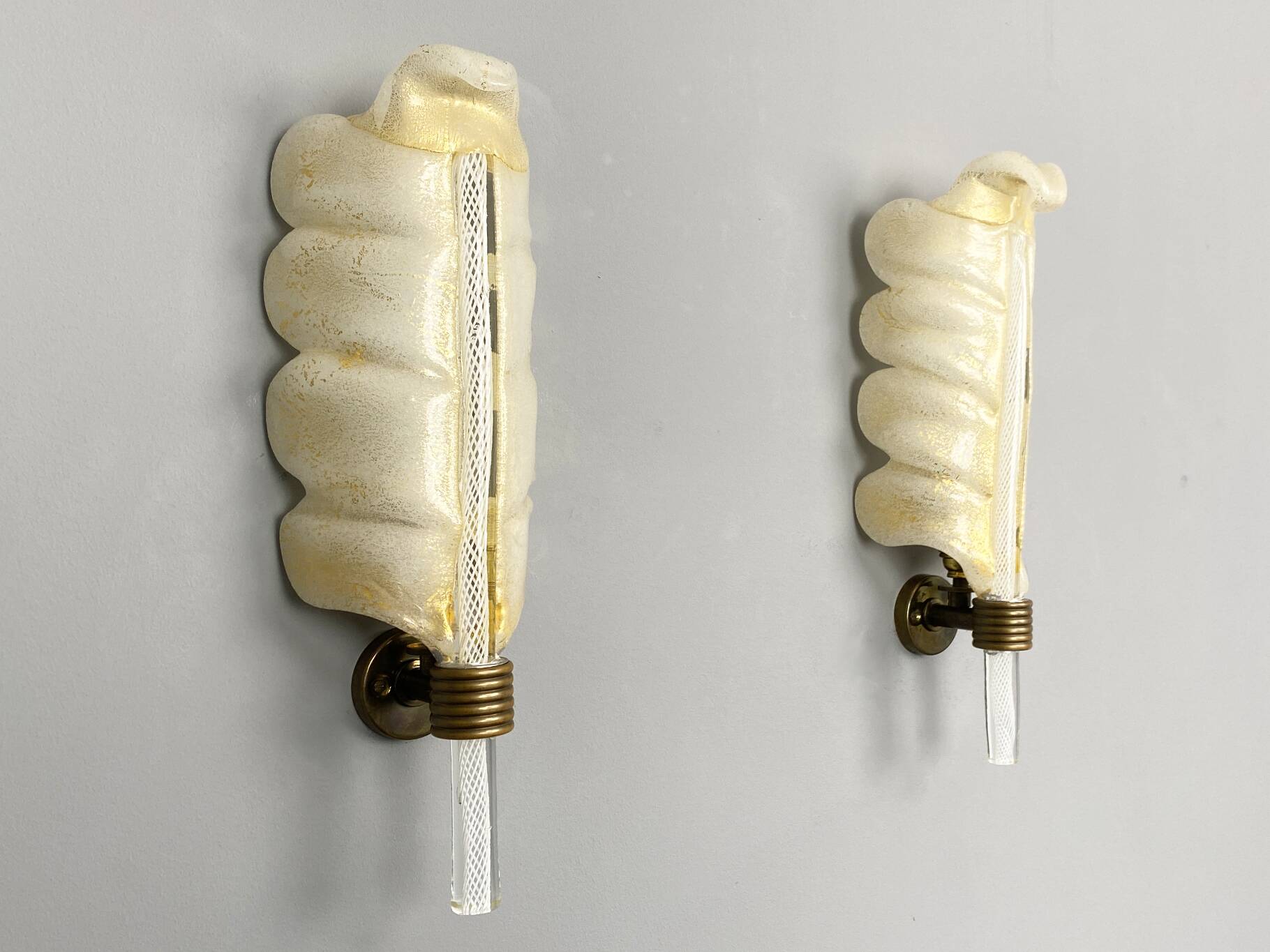 Pair of glass sconces, leaf design, by Andre Arbus for Veronese made by Barovier & Toso, Italy, 1950s