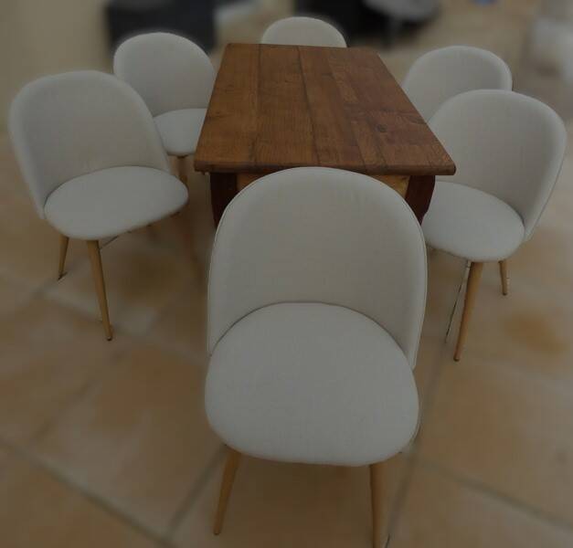 Oak farmhouse table with legs joined by a spacer