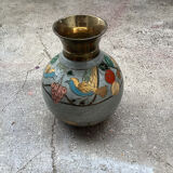 Vase boule en laiton émaillé ancien
