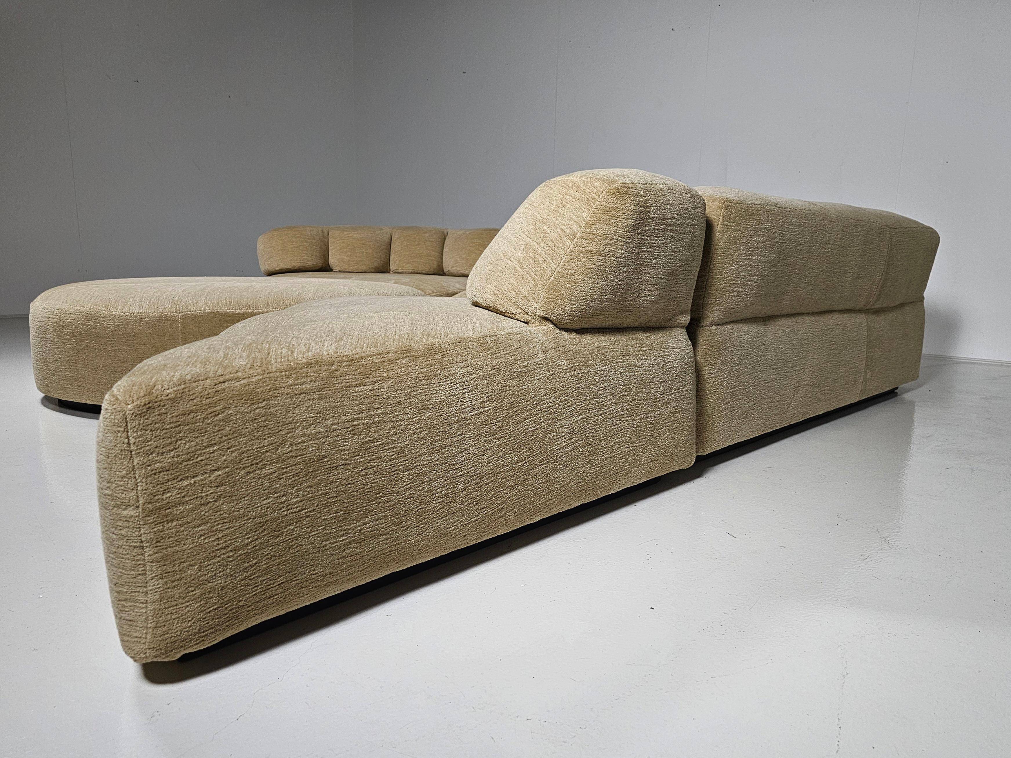 Modular 'Landscape' canapé in beige chenille by Hans Hopfer for Roche Bobois, 1970