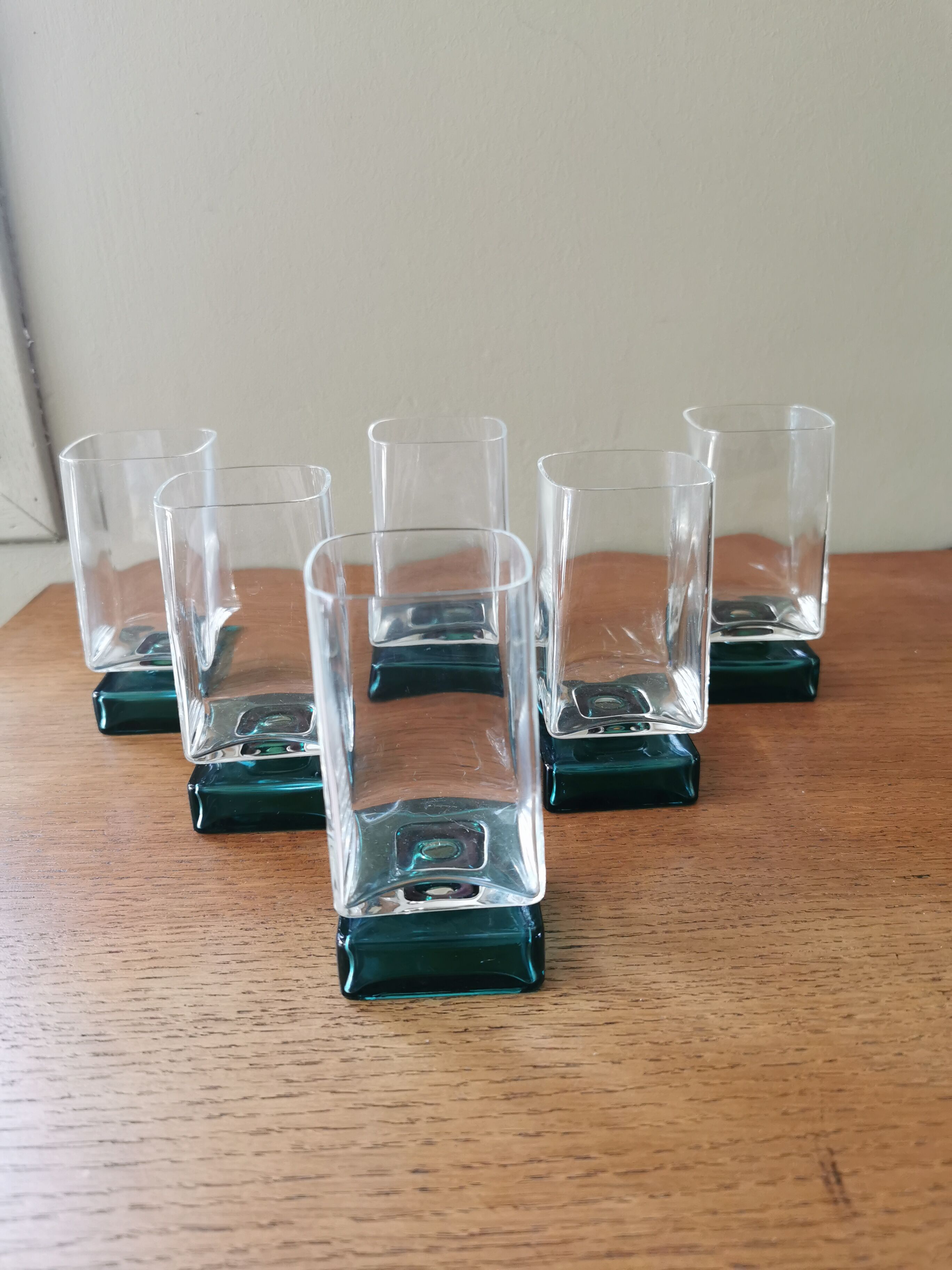 Suite of 6 square glasses blown feet