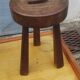 Paire de tabourets de ferme traite rustiques campagnards