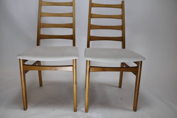 Paire chaises vintage en teck dessus velour cotelé blanc 1960 suède
