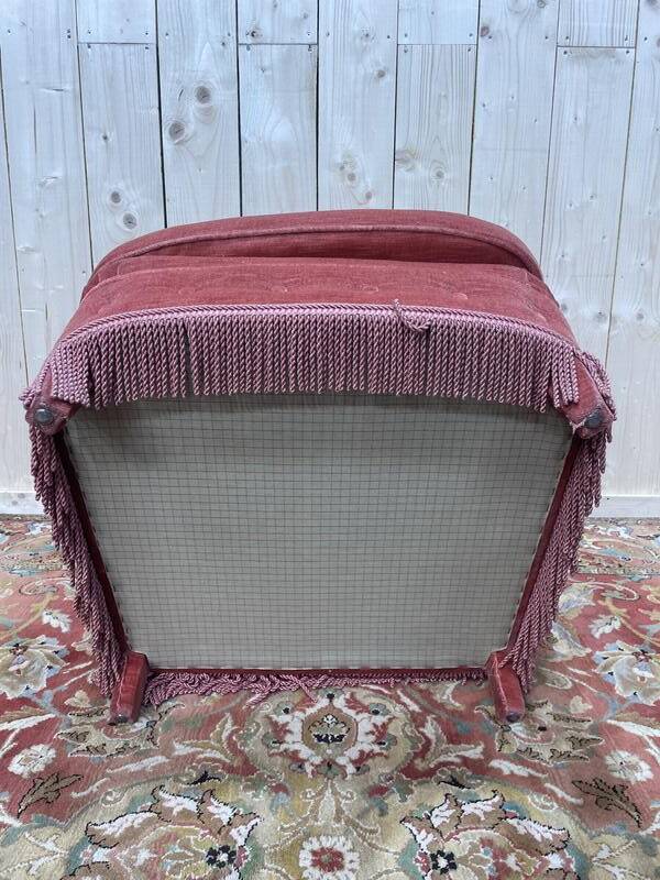 Fauteuil style crapaud en velours rose capitonné