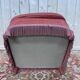 Fauteuil style crapaud en velours rose capitonné