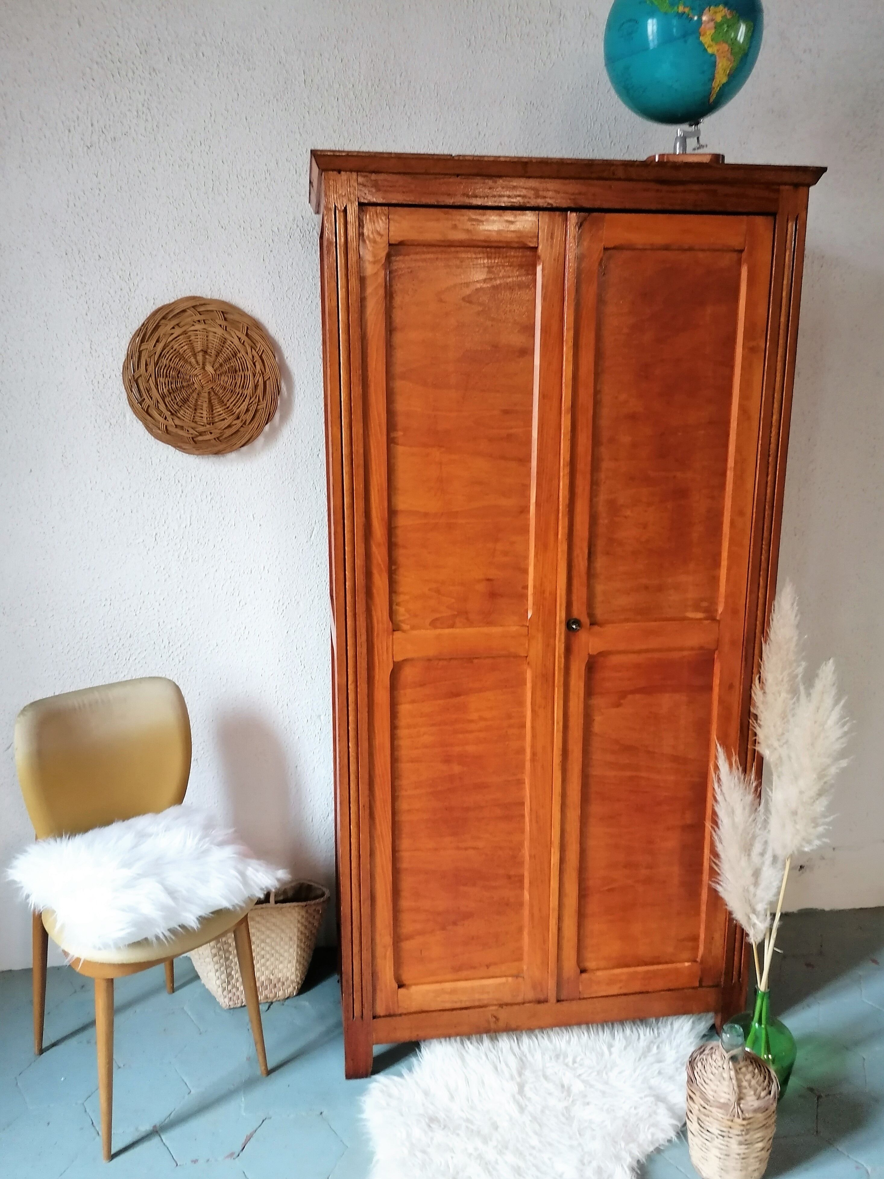 Armoire parisienne