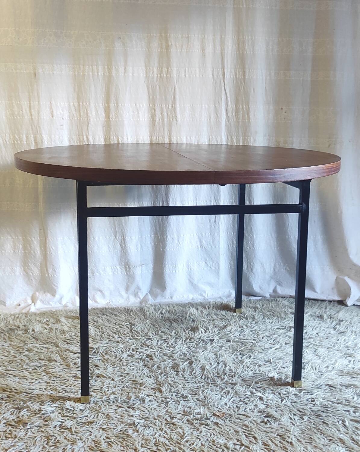 Round dining table 1960s