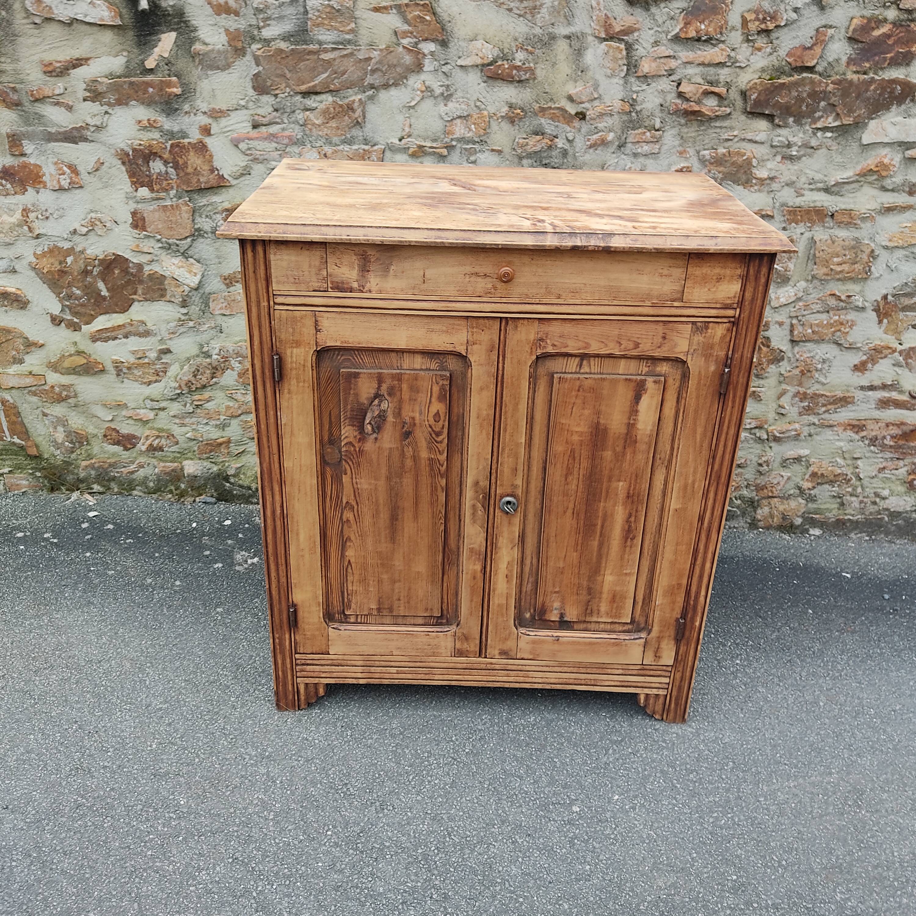 Pitchpin chest of drawers